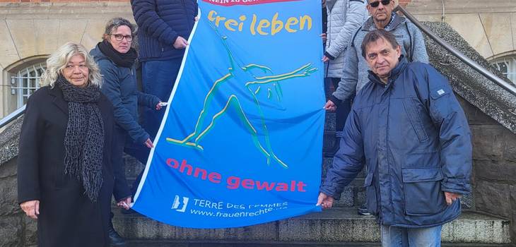 aktionstag gegen gewalt an frauen fahne