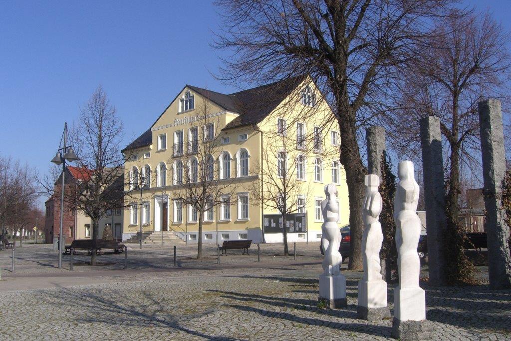 rathaus fruehling ©Gerhard Schnock