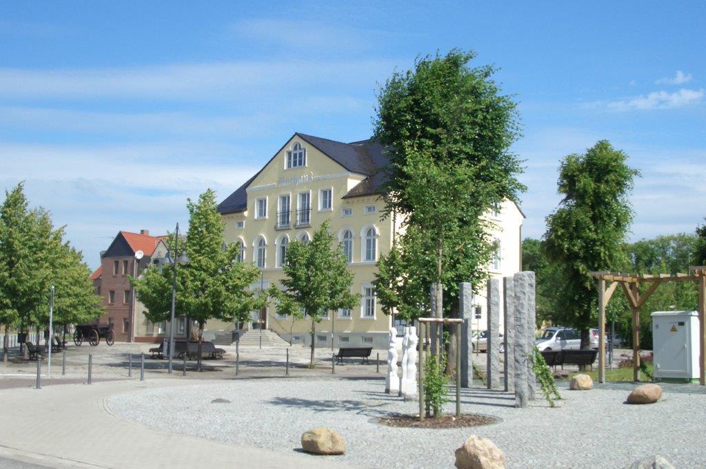rathaus sommer ©Gerhard Schnock