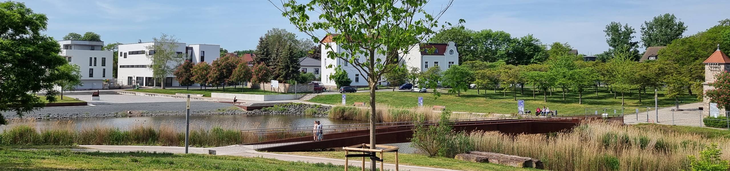 Haus am See ©Stadt Staßfurt Blick über den Stadtsee zum Haus am See mit Bibliothek und Archiv